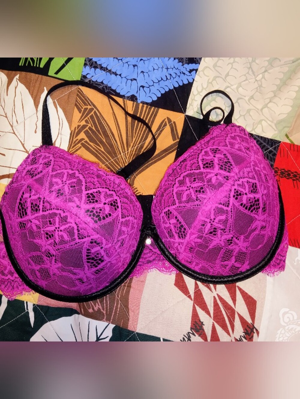 Beautiful Women’s Lace Underwrire Push-Up Bra - Magenta 36C.